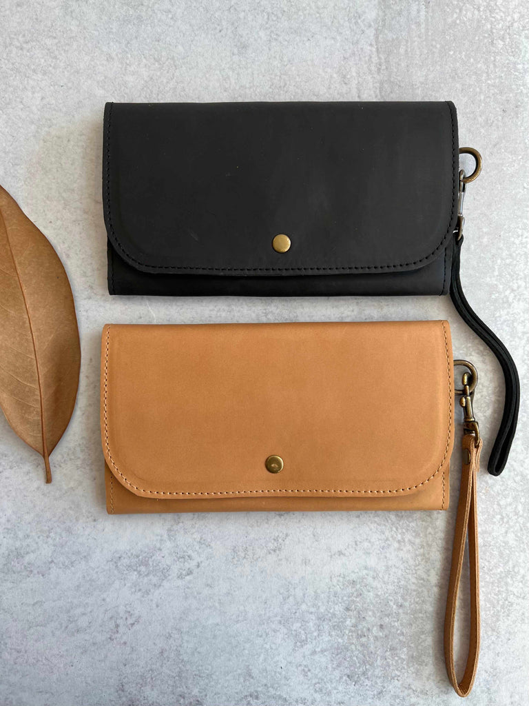 Able Mare phone wallets in black and cognac