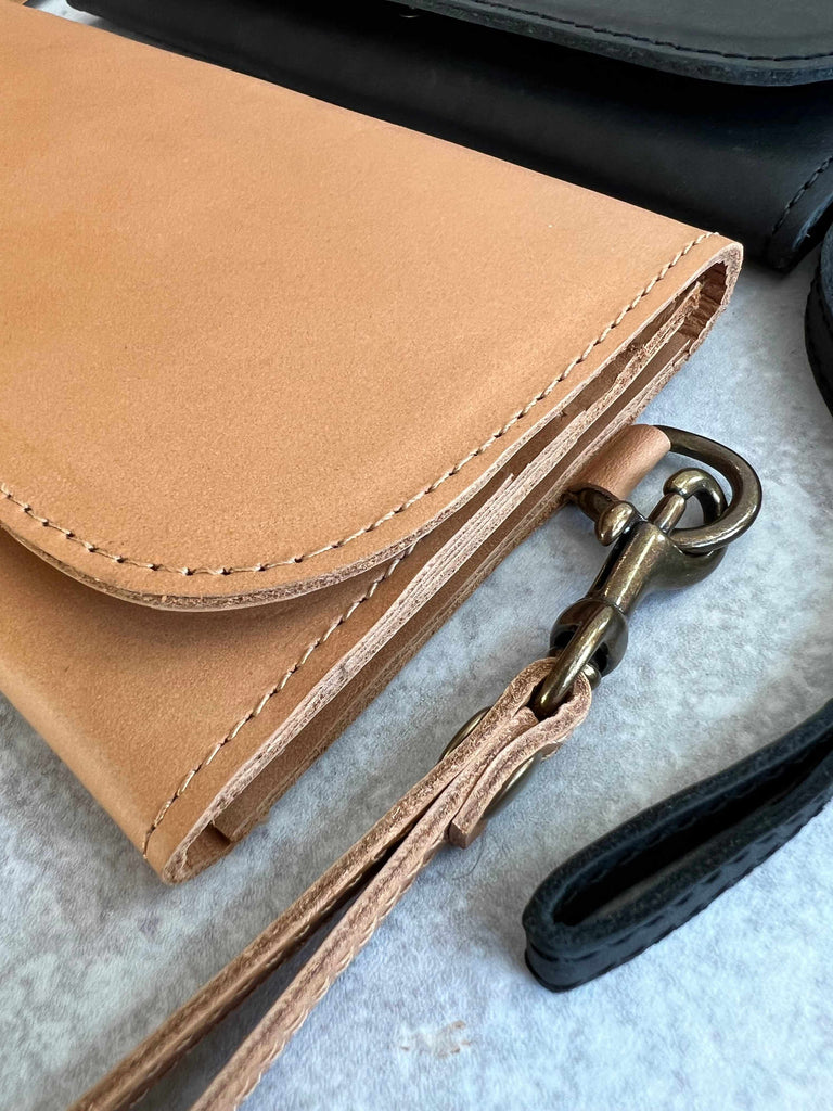 Strap detail on Mare phone wallet