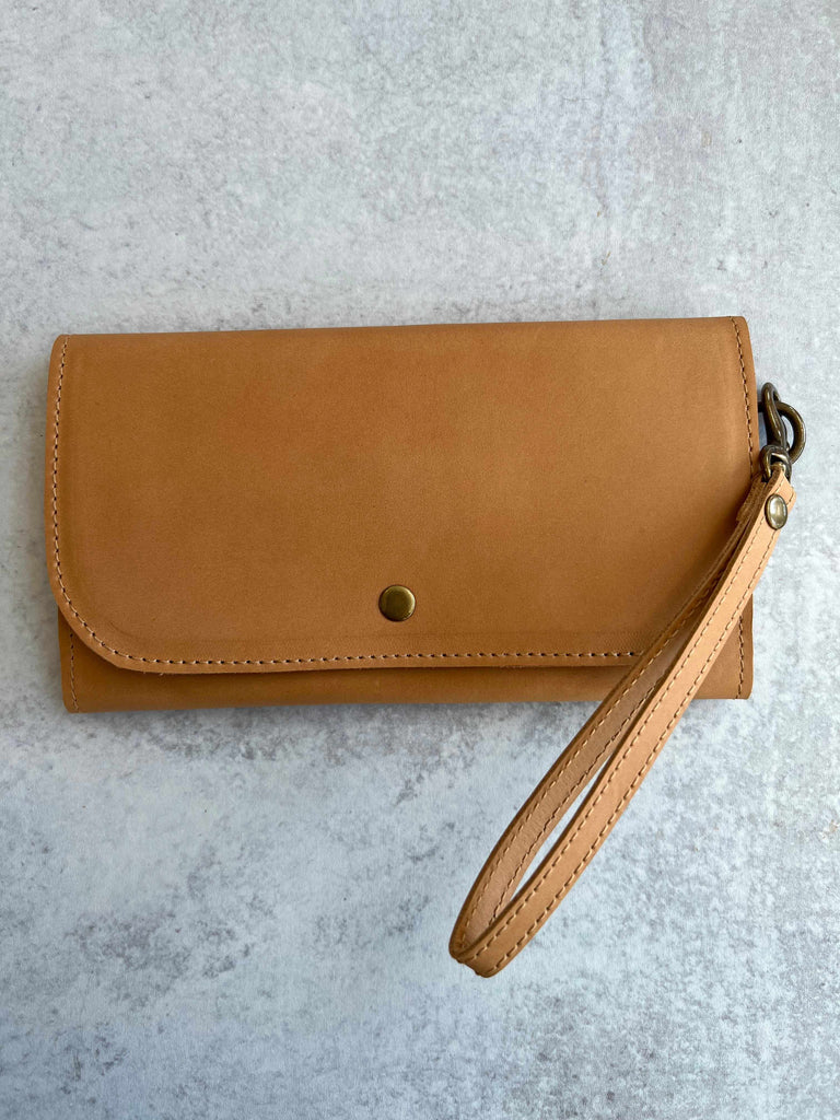 Able leather Mare phone wallet in cognac