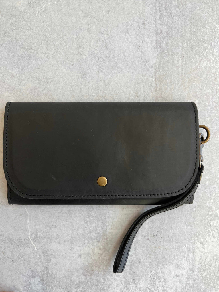 Able leather Mare phone wallet in black