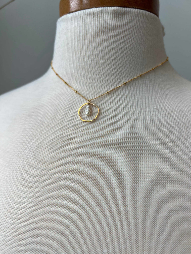Treble Three Pearls Circle Necklace on Mannequin