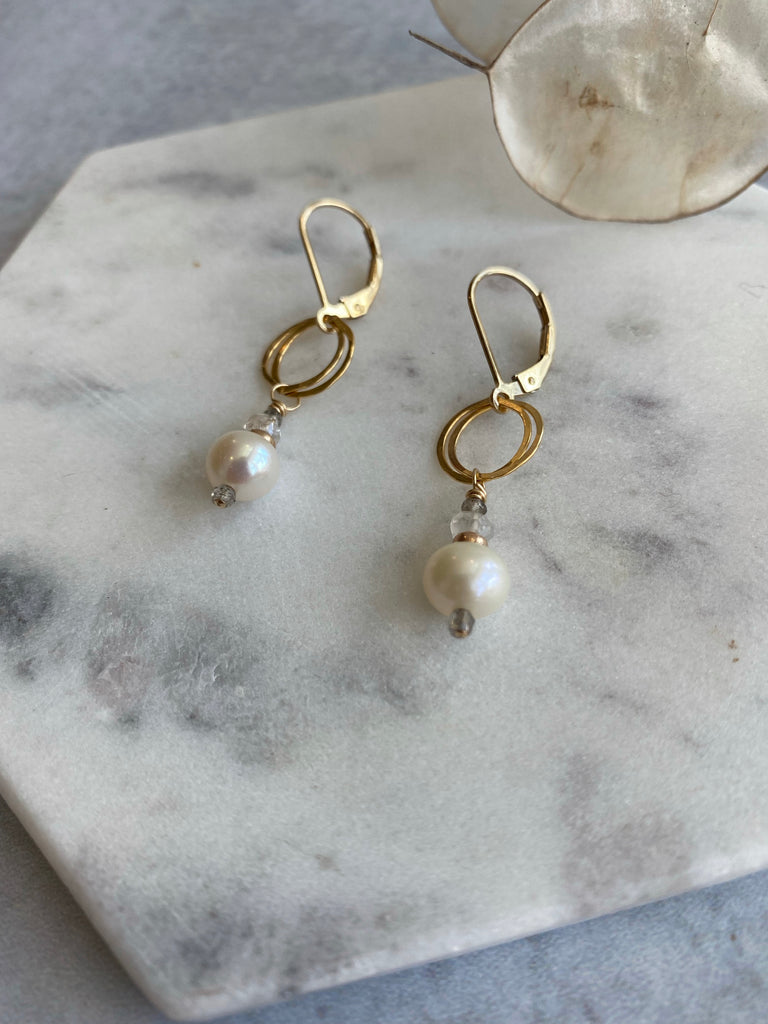 Freshwater pearl and anthracite Audrey earrings