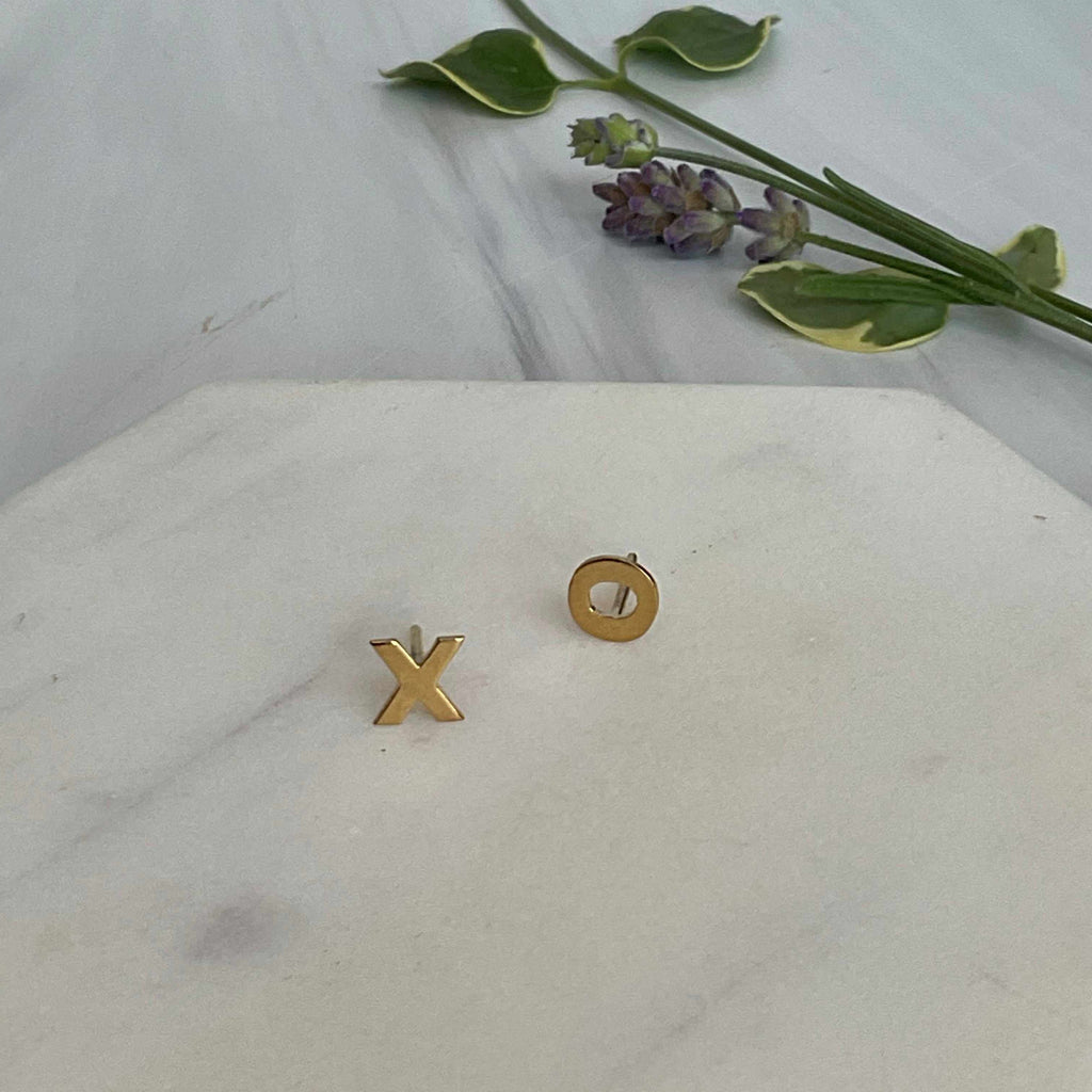 XO stud earrings in gold